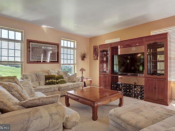 5th image of 661 White Oak Ln