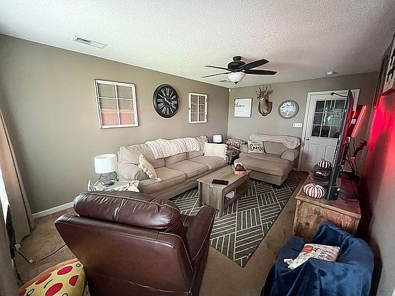 3rd image of 561 Fernwood Dr