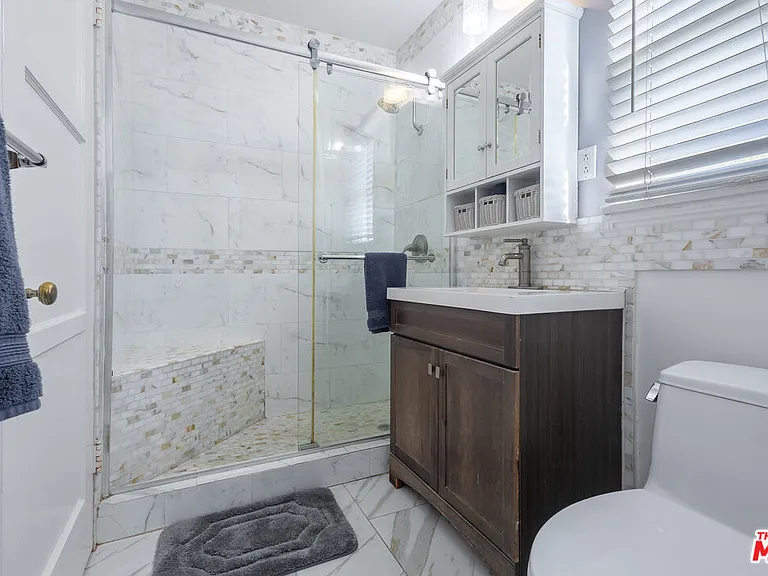 119 S Bundy Dr — Photo 4
