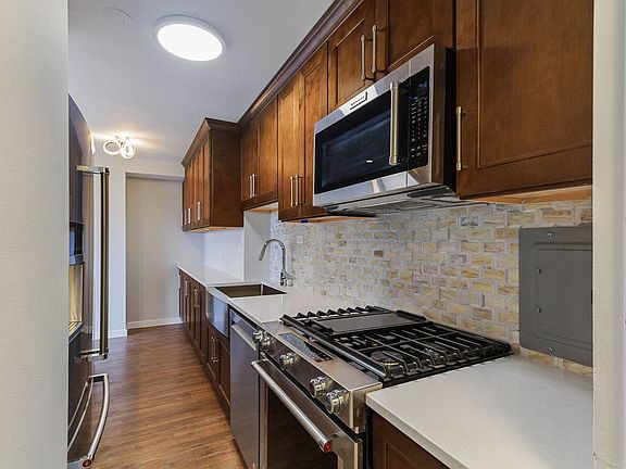 3rd image of 3950 N Lake Shore Dr APT 814
