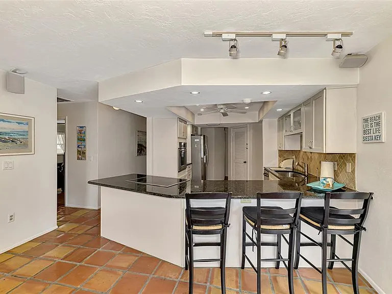 4946 Commonwealth Dr — Photo 19