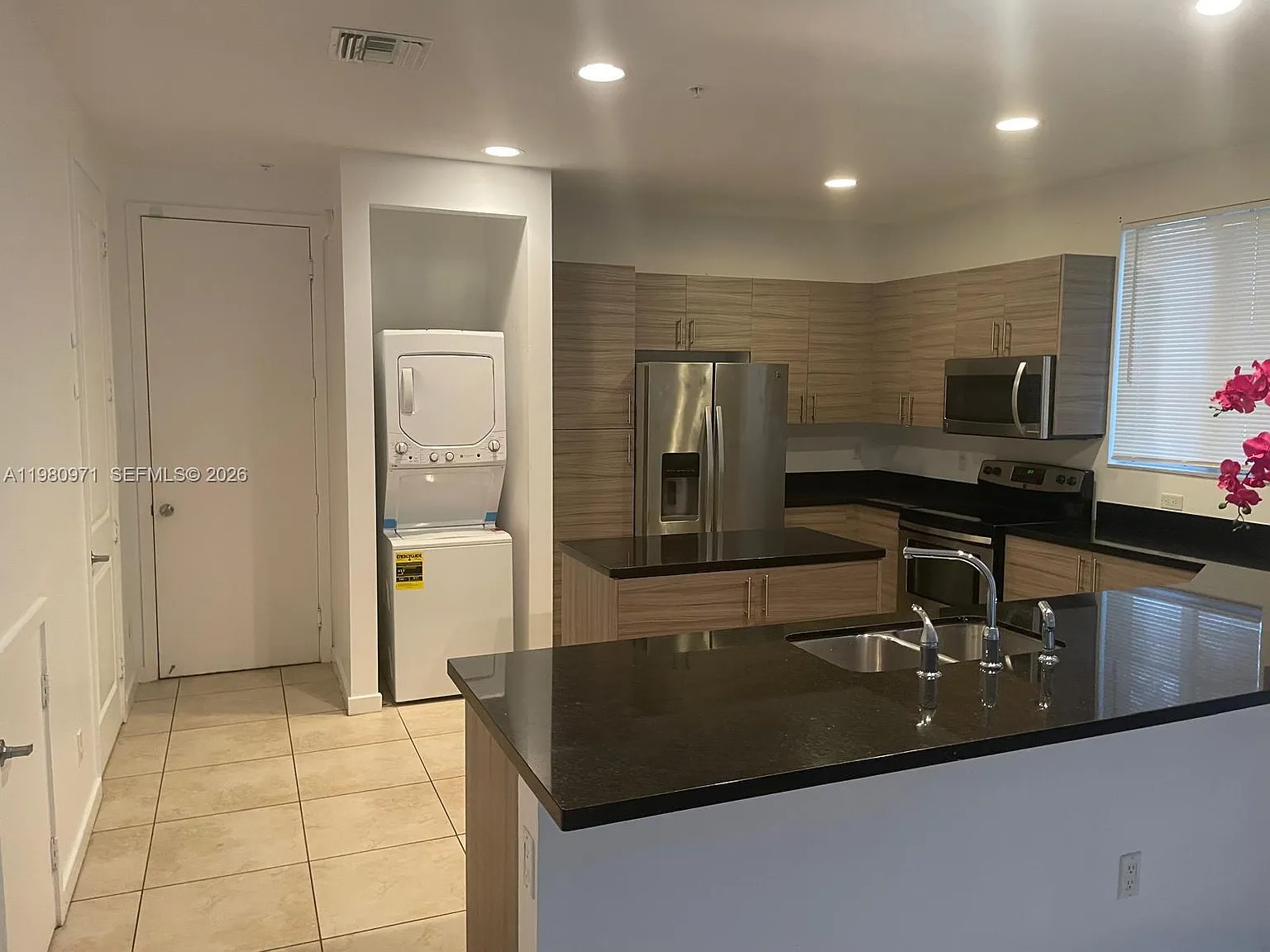 3 bed, 2.5 bath, 1700 sqft, $3,150 — Photo 3