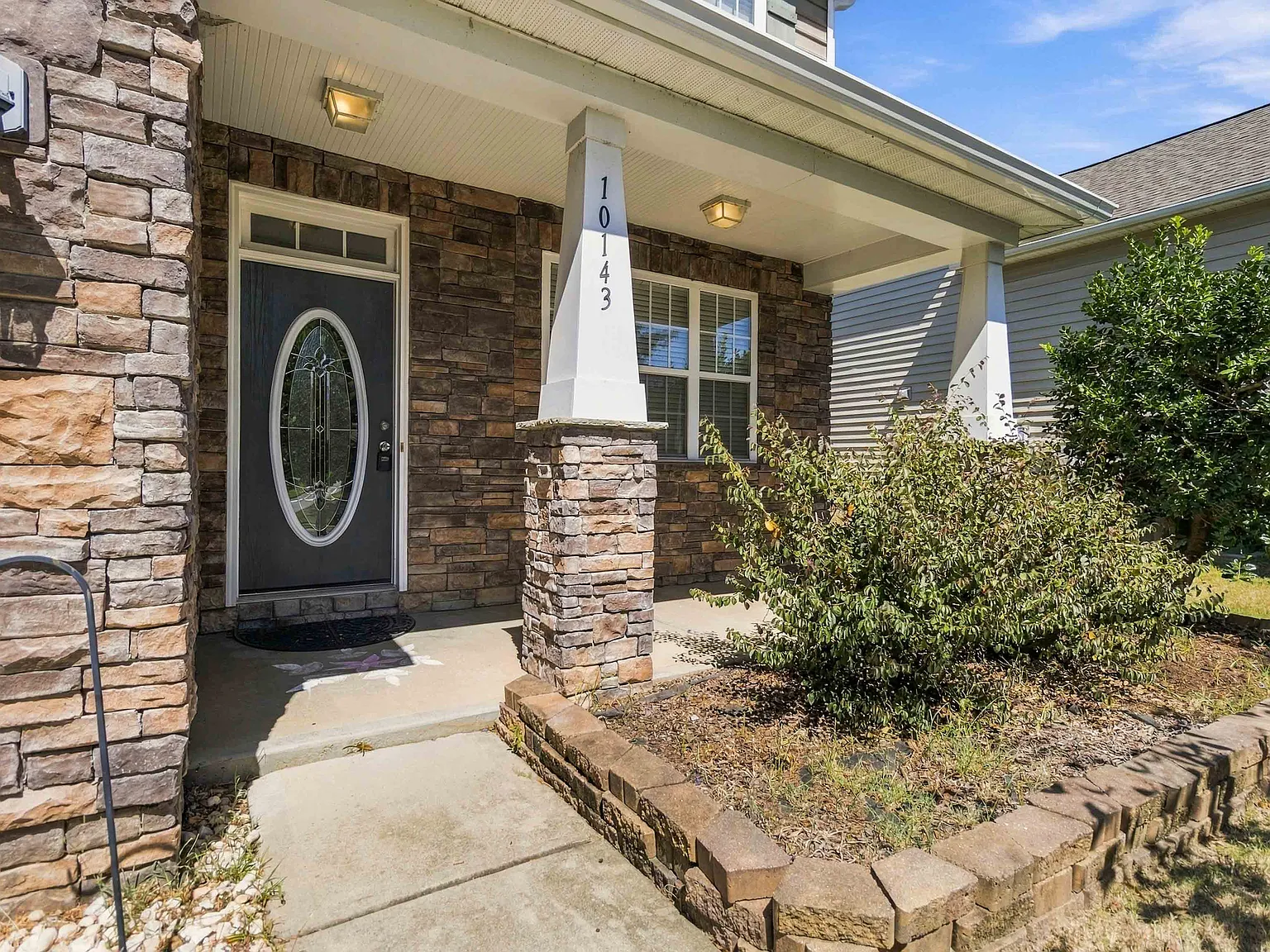 4 bed, 2.5 bath, 3125 sqft, $3,195 — Photo 2