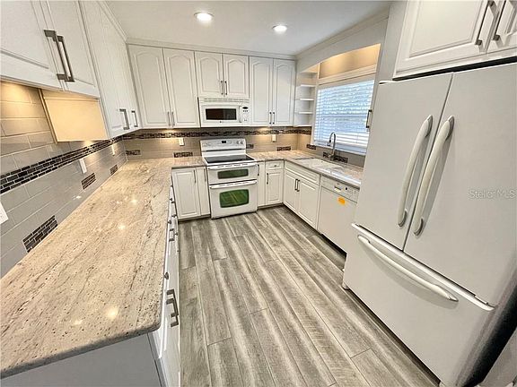 3rd image of 1519 New Bedford Dr