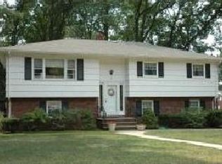 5 Dunkerly Ln, North Haledon, NJ 07508