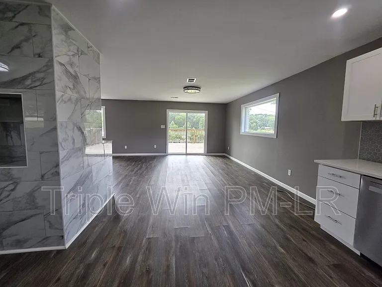 1908 E Lakeview — Photo 9