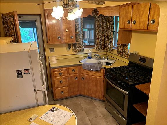 5th image of 20 Westmoreland Dr