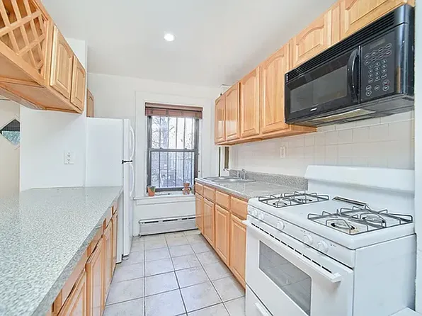 97 Gates Avenue image 1 of 7