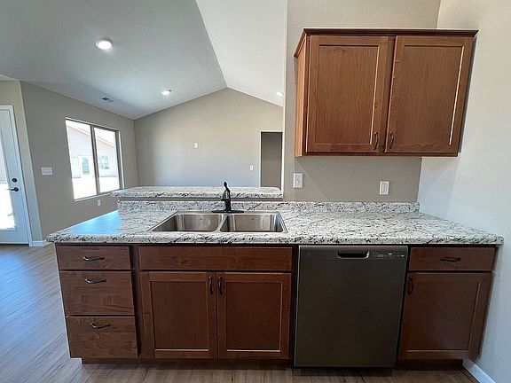5th image of 1320 Miller Ave