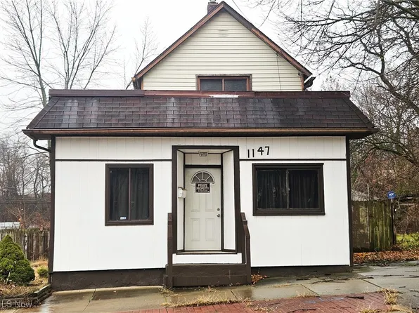 1147 Newton St, Akron, OH 44305