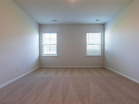 4th image of 2912 Burgess Dr