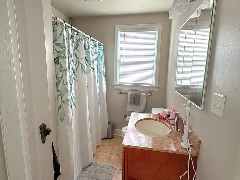 205 Oak St #1 — Photo 8