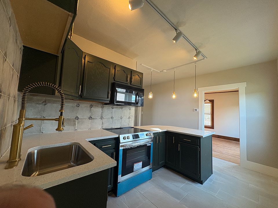 Plenty of Counter Space on Brand New Quartz