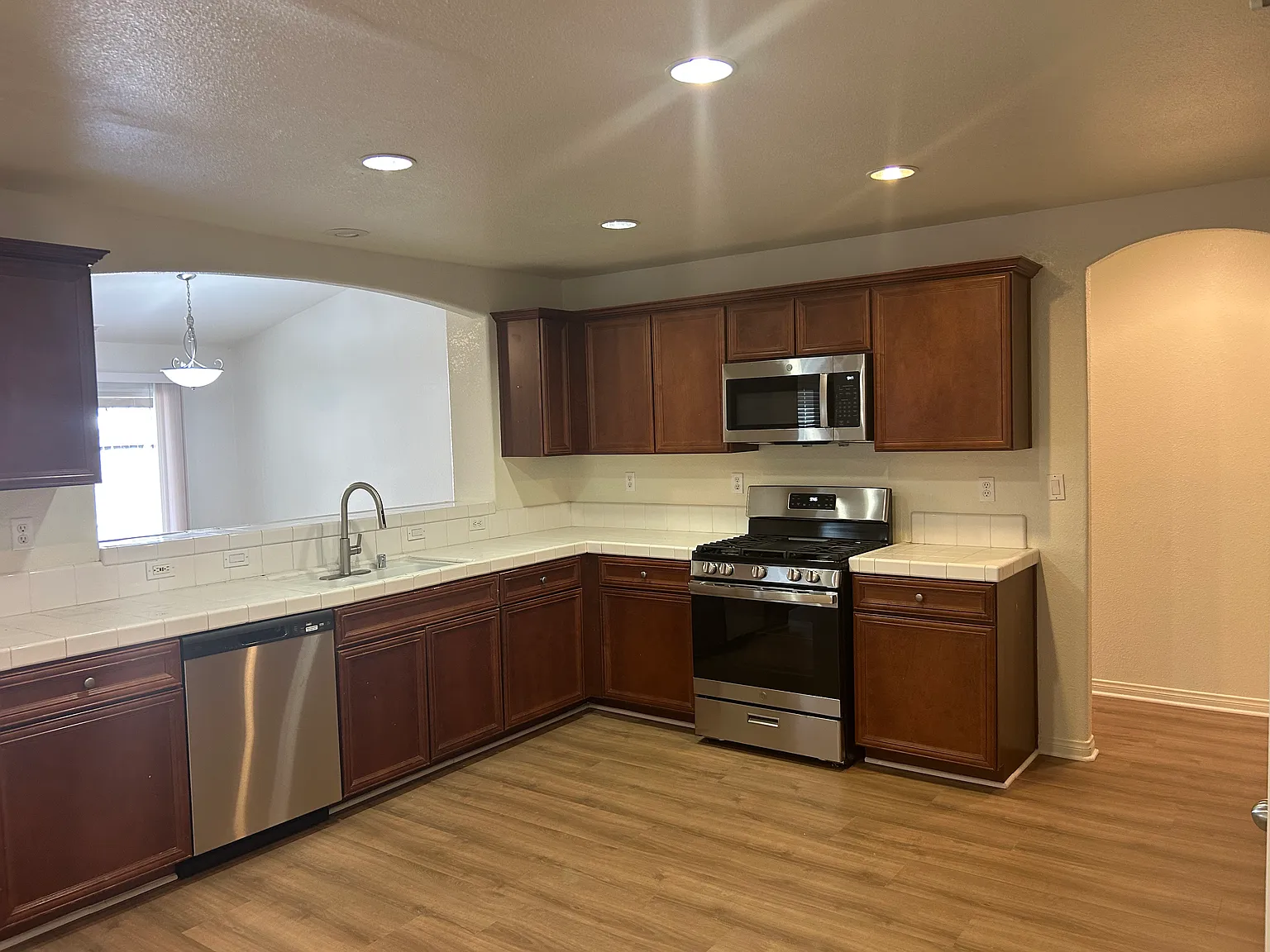 5 bed, 2057 sqft, $2,695 — Photo 2