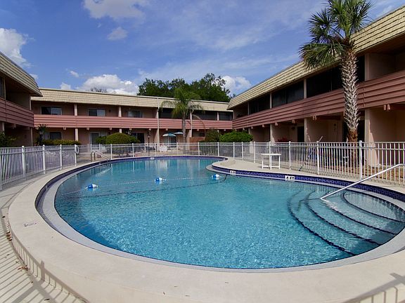 2nd image of 2507 Country Club Dr