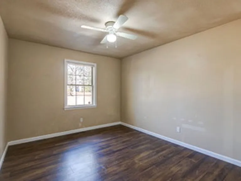 212 Running Deer Dr — Photo 12