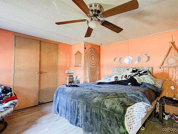 5th image of 101 Foster Ct