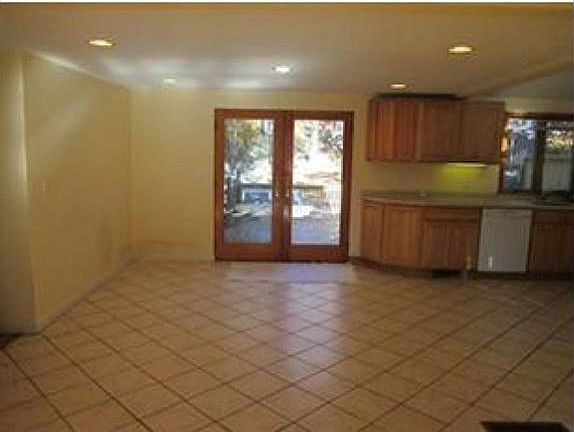 3rd image of 497 Lynnfield St #1