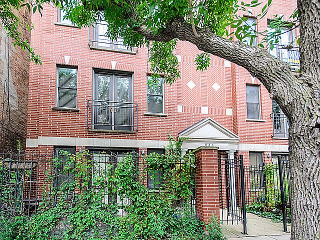 1st image of 844 W Diversey Pkwy APT 1E