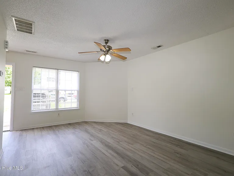 209 Mesa Ln — Photo 4
