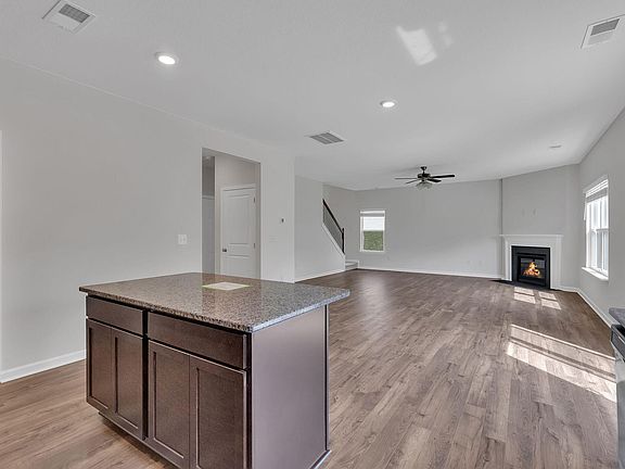 5th image of 3137 Highline Dr SW
