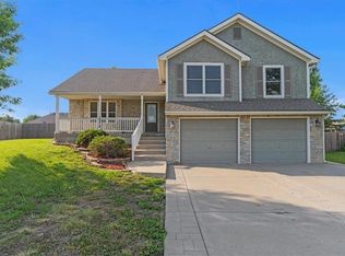 15916 Landauer St, Basehor, KS 66007