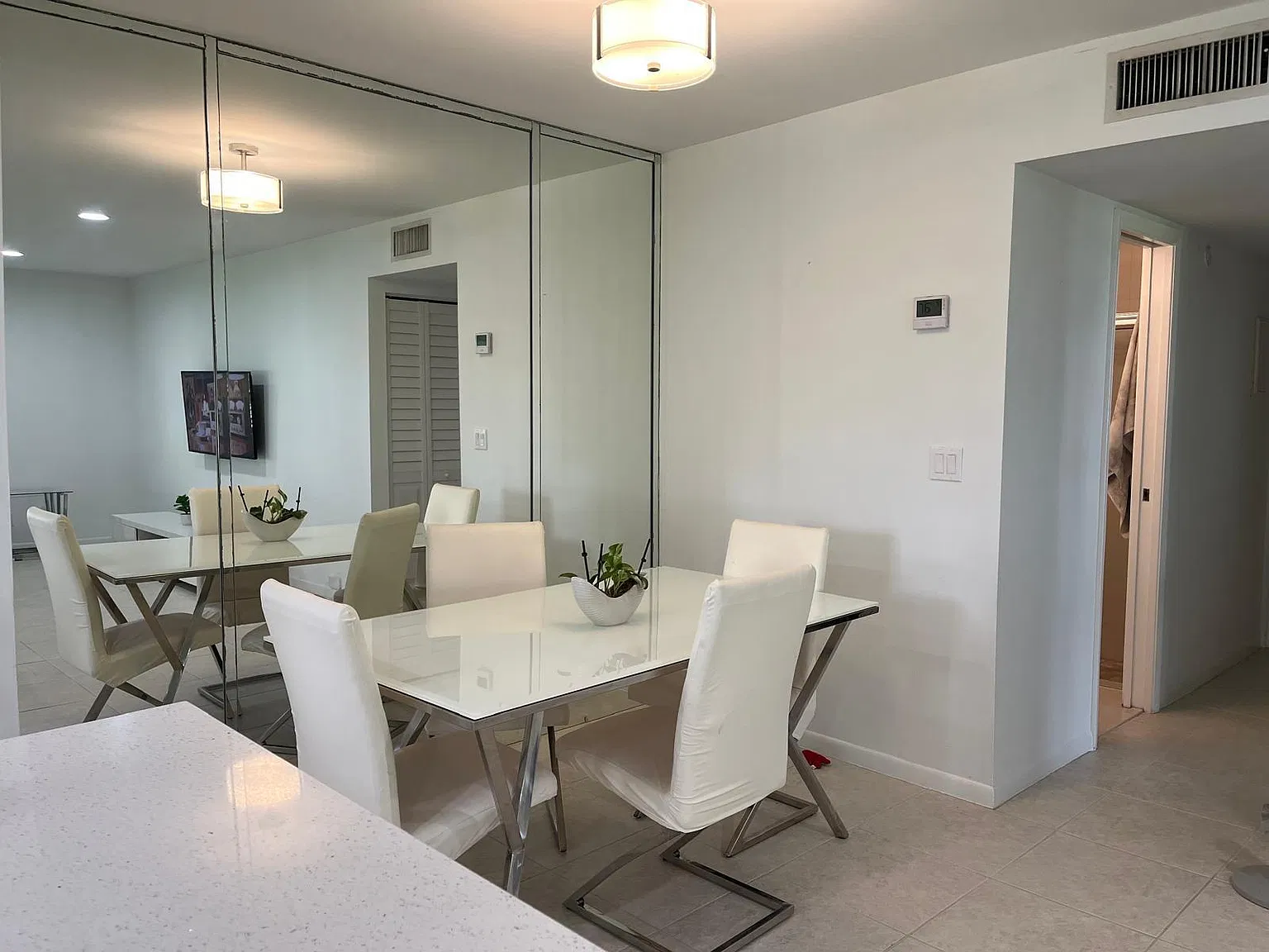 1070 D — Photo 2
