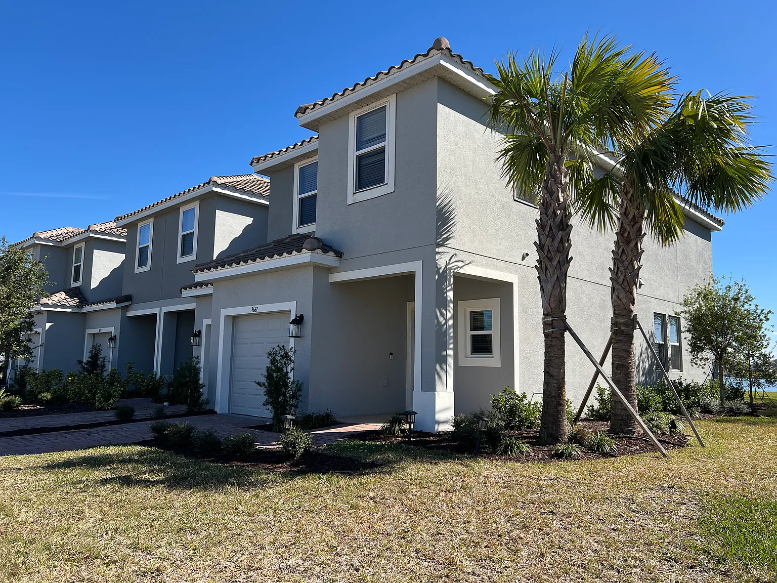 3 bed, 2.5 bath, 1553 sqft, $2,300 — Photo 2