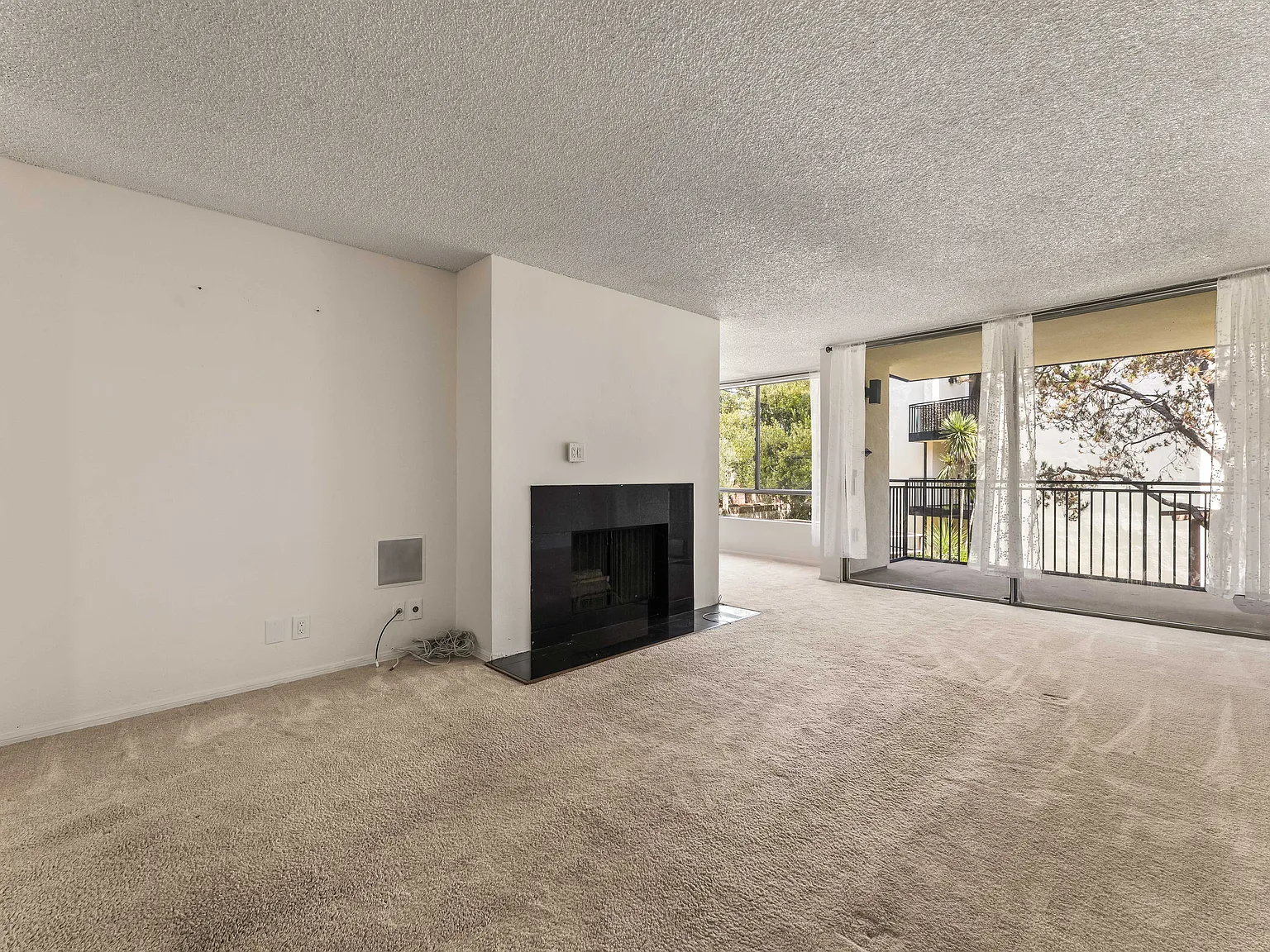 2 bed, 1200 sqft, $4,500 — Photo 2