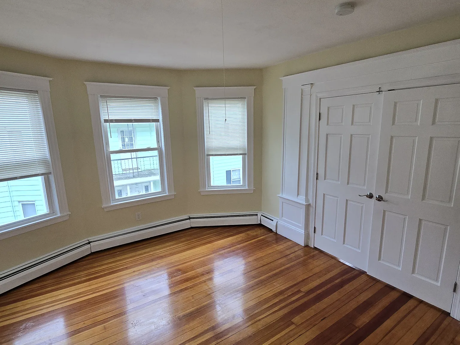 4 bed, 1200 sqft, $3,000 — Photo 1