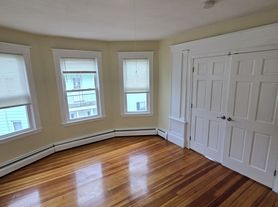 34 Park St, Salem, MA