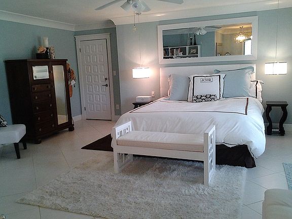 Oversized master w/ walk in