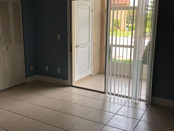 3rd image of 15 Vista Palm Ln