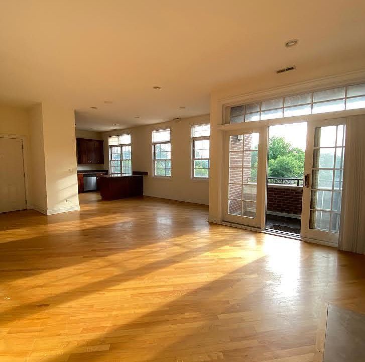 1st image of 2929 N Southport Ave #3GH