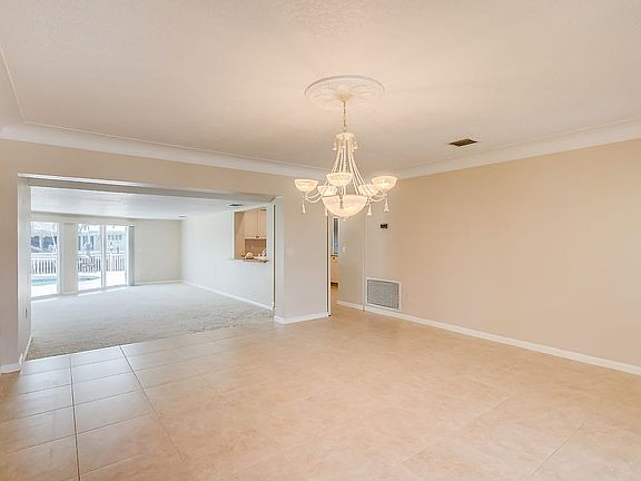 5th image of 481 SE 8th Ave