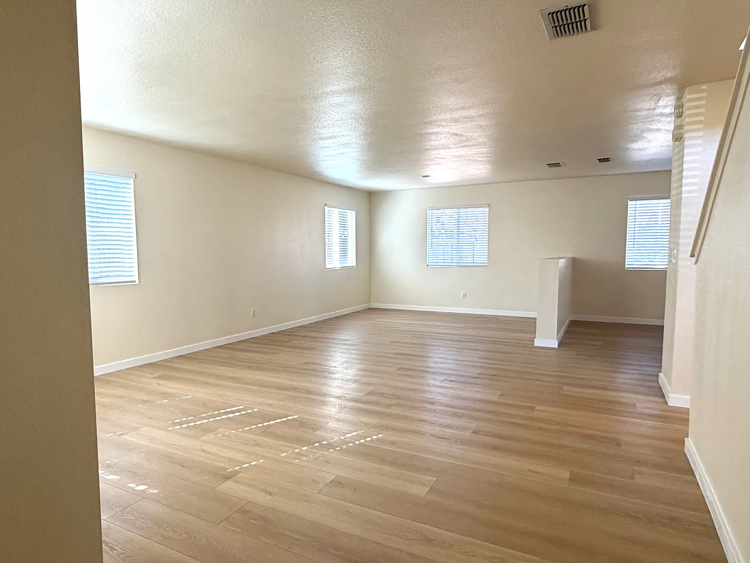 3 bed, 2.5 bath, 2249 sqft, $2,950 — Photo 2