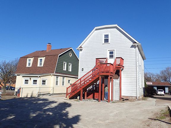 2nd image of 719 W 26th St #2