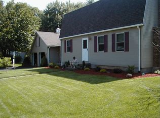 9 Fernwood Dr, Agawam, MA 01001