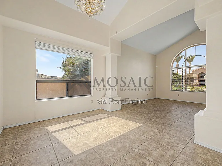 1819 E Cascade Dr — Photo 10