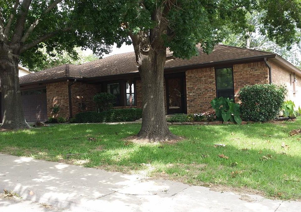 1st image of 121 NE Alsbury Blvd