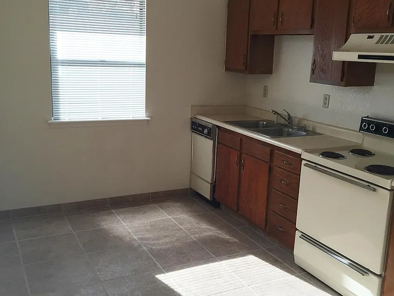465 Salopek Blvd — Photo 5