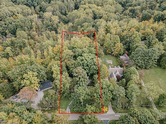 3rd image of 18535 Geauga Lake Rd