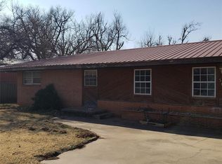 304 S Broadway St, Carnegie, OK 73015