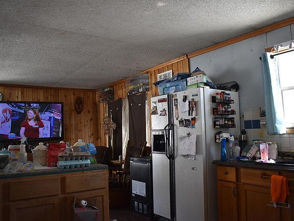 3rd image of 15956 Hines Rd