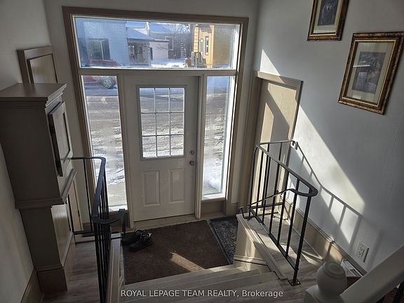 2nd image of 106 Renfrew St S