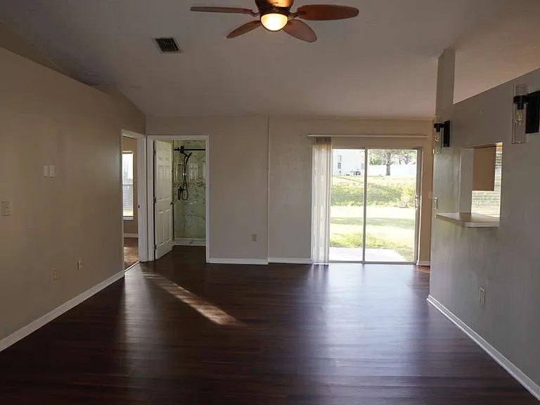 3175 Victoria Dr — Photo 3