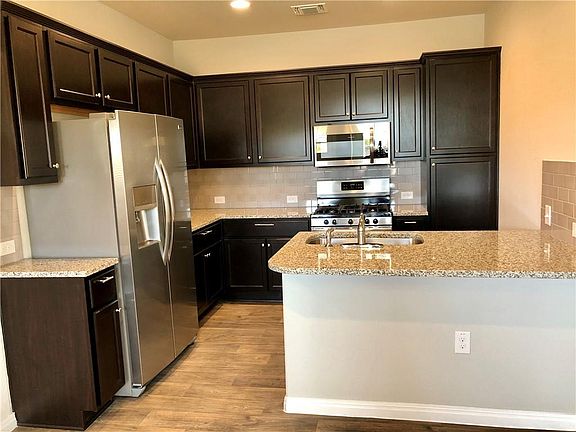5th image of 1420 Anhalt Dr #A
