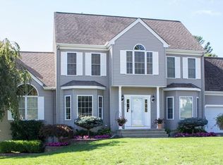 21 Harmony Trl, Hopedale, MA 01747