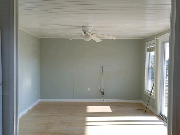 4th image of 1129 N Fletcher Ave