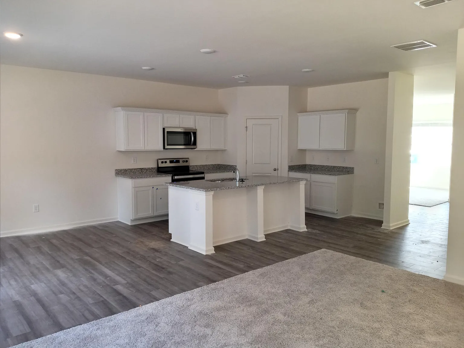 4079 Kendrick Cir — Photo 2
